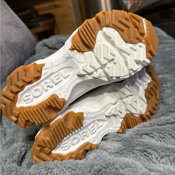 Sorel Women’s Kinetic Breakthru Carobou Waterproof Boots. New size 6.5. - Picture 6 of 7